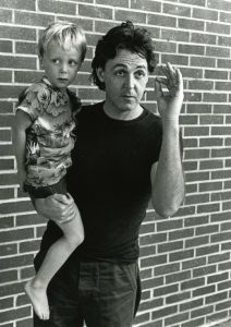 Paul McCartney 1981 E. Hampton.jpg